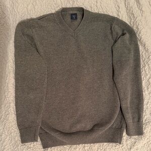 Classic V-Neck GapKids Sweater in Charcoal Gray size XL (12)